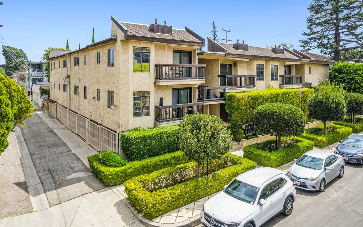 14-unit apartment building in Studio City