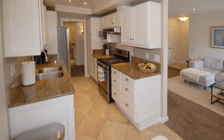 studio-city-apartment-kitchen-gas-range-granite-counters